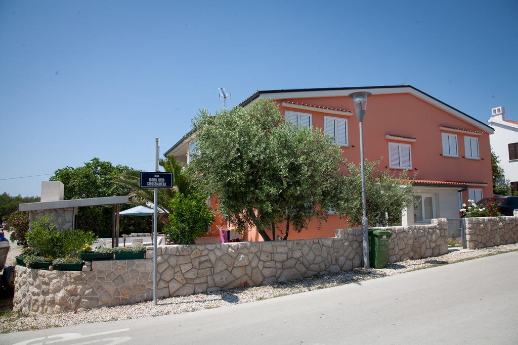 Apartment Adriana Povljana Buitenkant foto